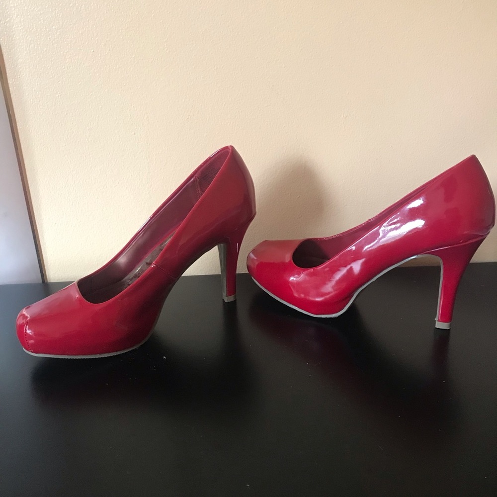 Red Heels - Picture 2 of 5